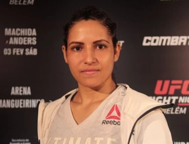 Βραζιλιάνα πρωταθλήτρια στο MMA «έσπασε» στο ξύλο ληστή που της επιτέθηκε (φωτο)